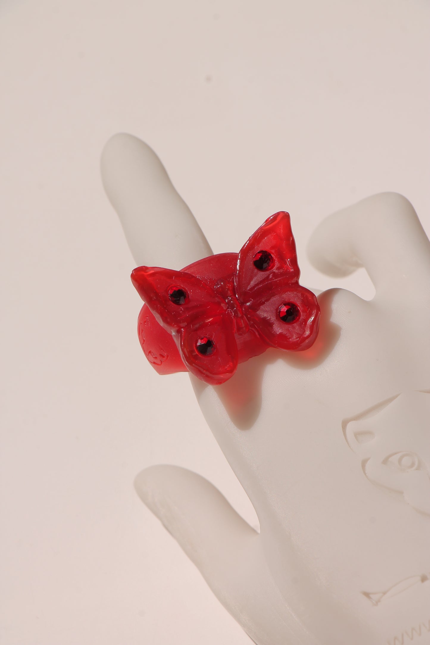 Anillos rojo translucido
