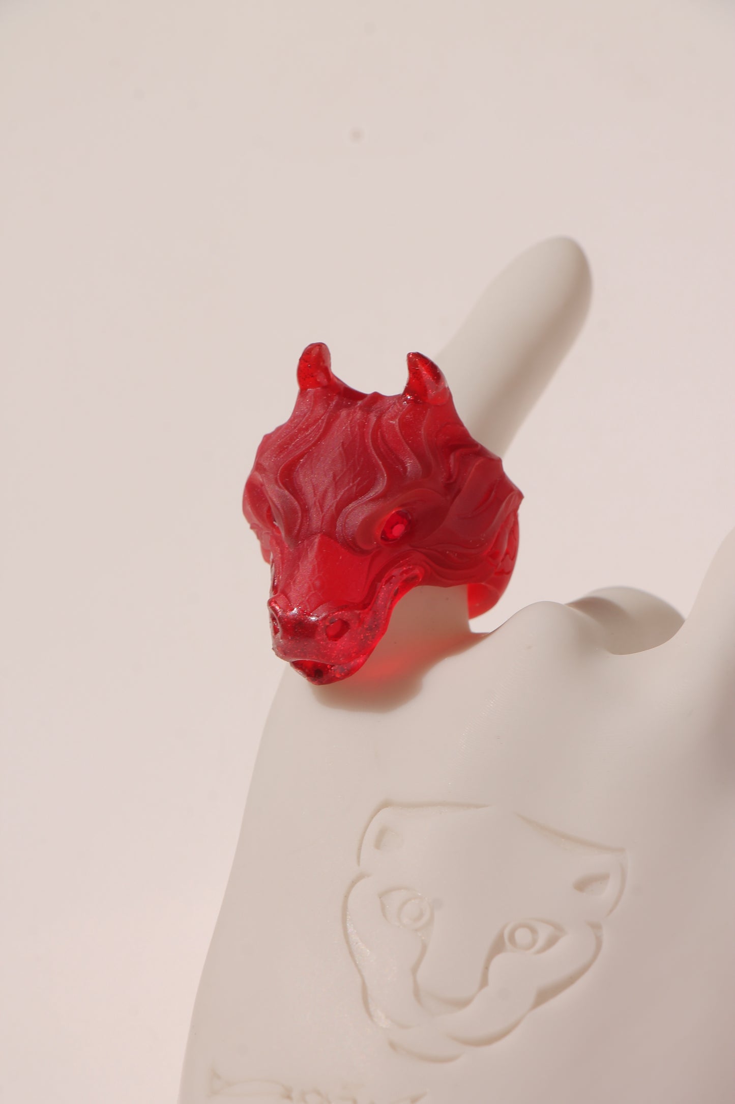 Anillos rojo translucido