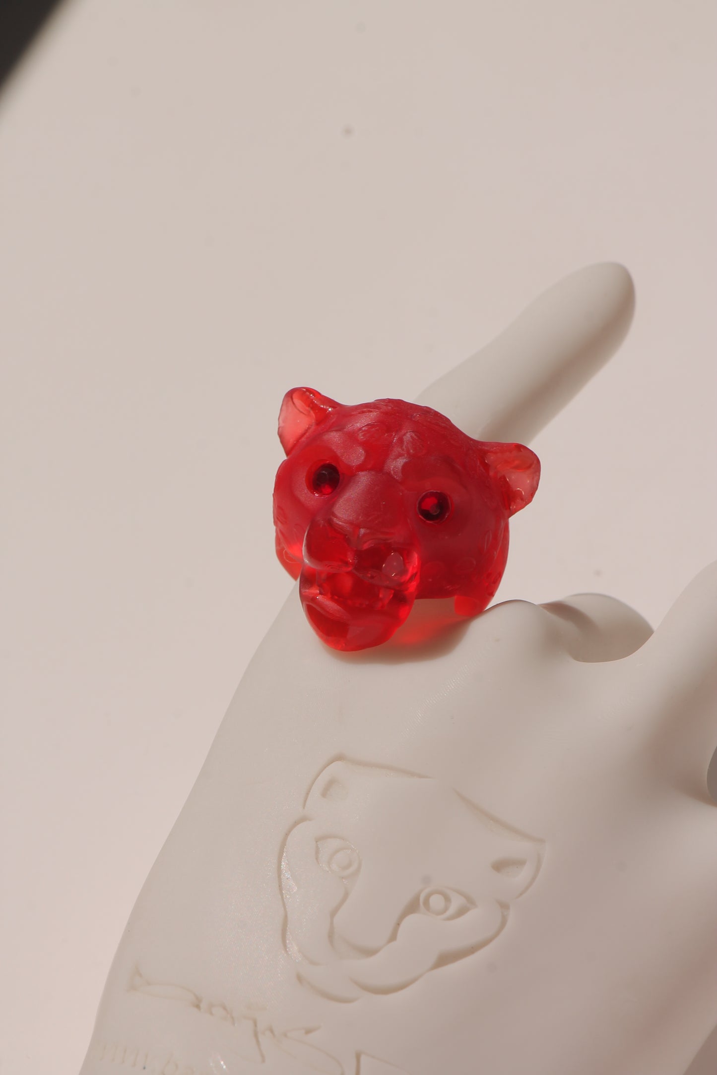 Anillos rojo translucido