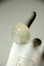 Cargar imagen en el visor de la galería, Anillos hielo translúcido
