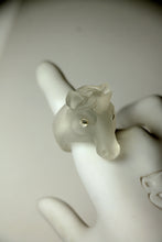 Cargar imagen en el visor de la galería, Anillos hielo translúcido
