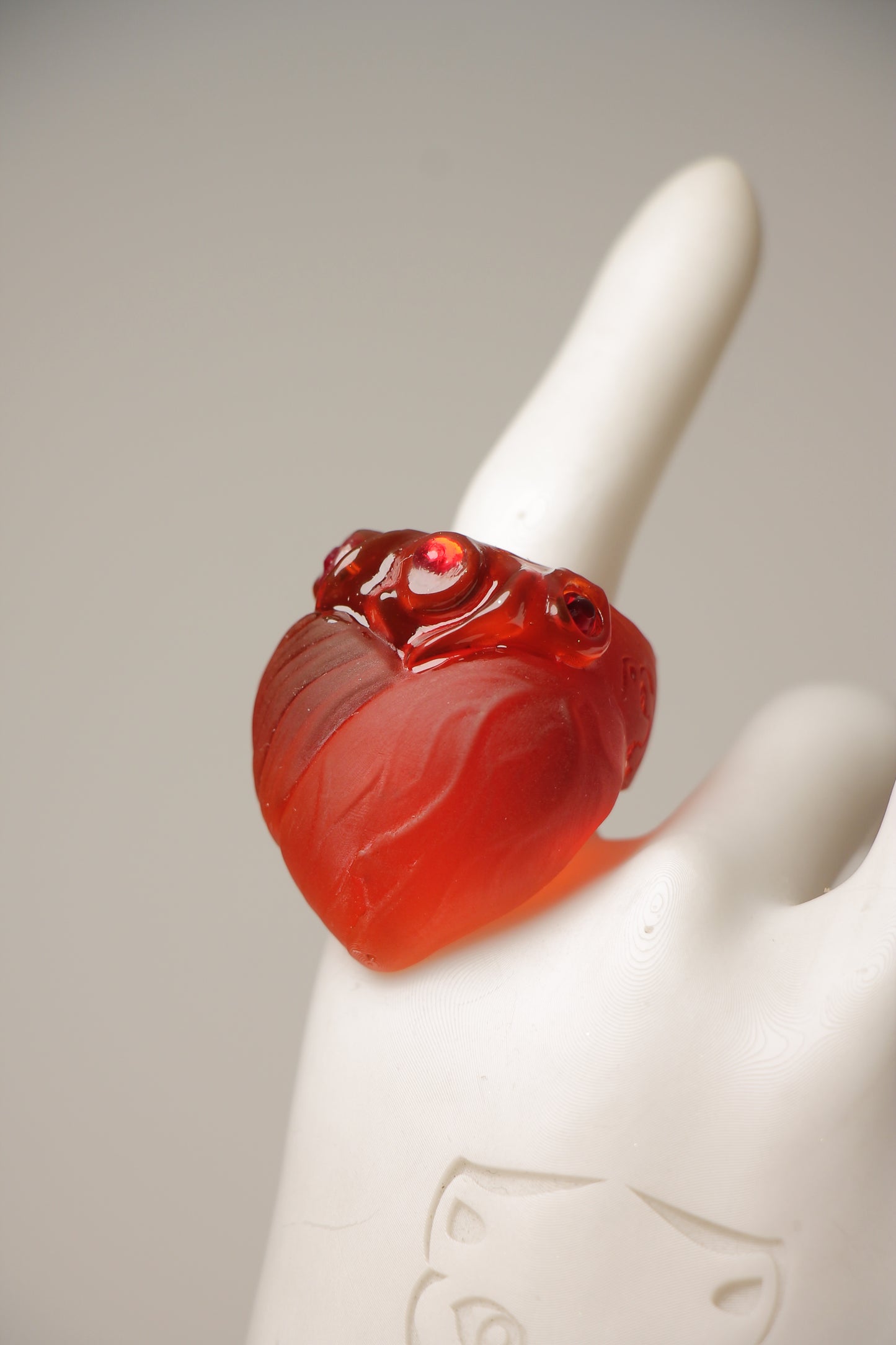 Anillos rojo translucido