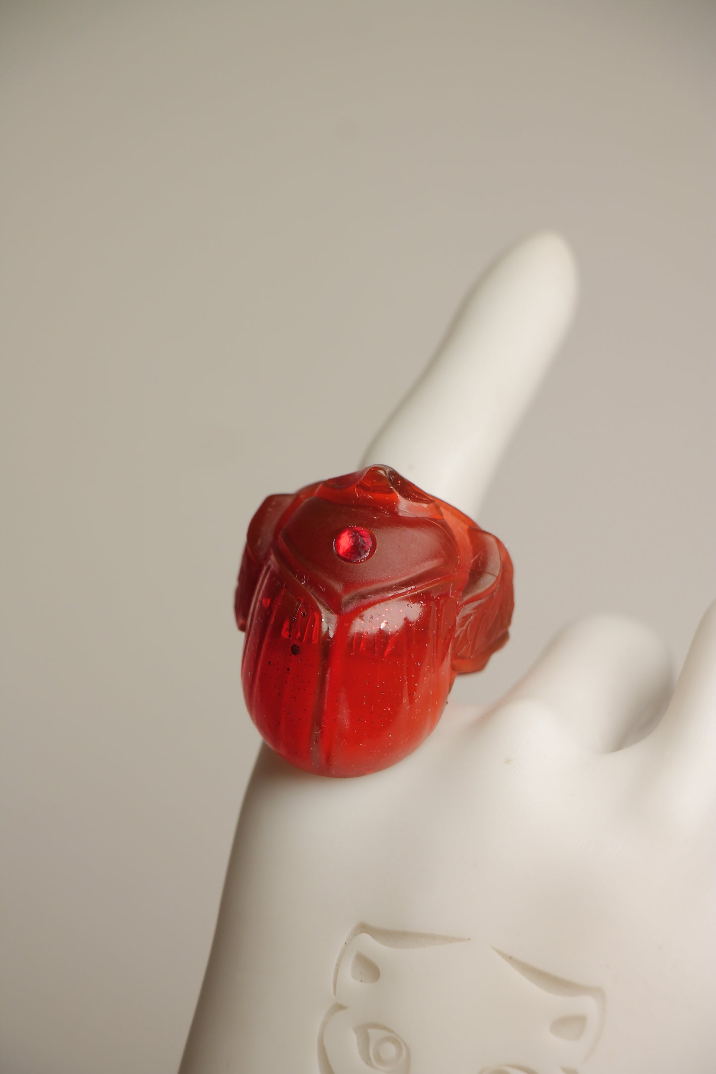 Anillos rojo translucido