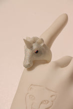 Cargar imagen en el visor de la galería, Anillo Unicornio Blanco
