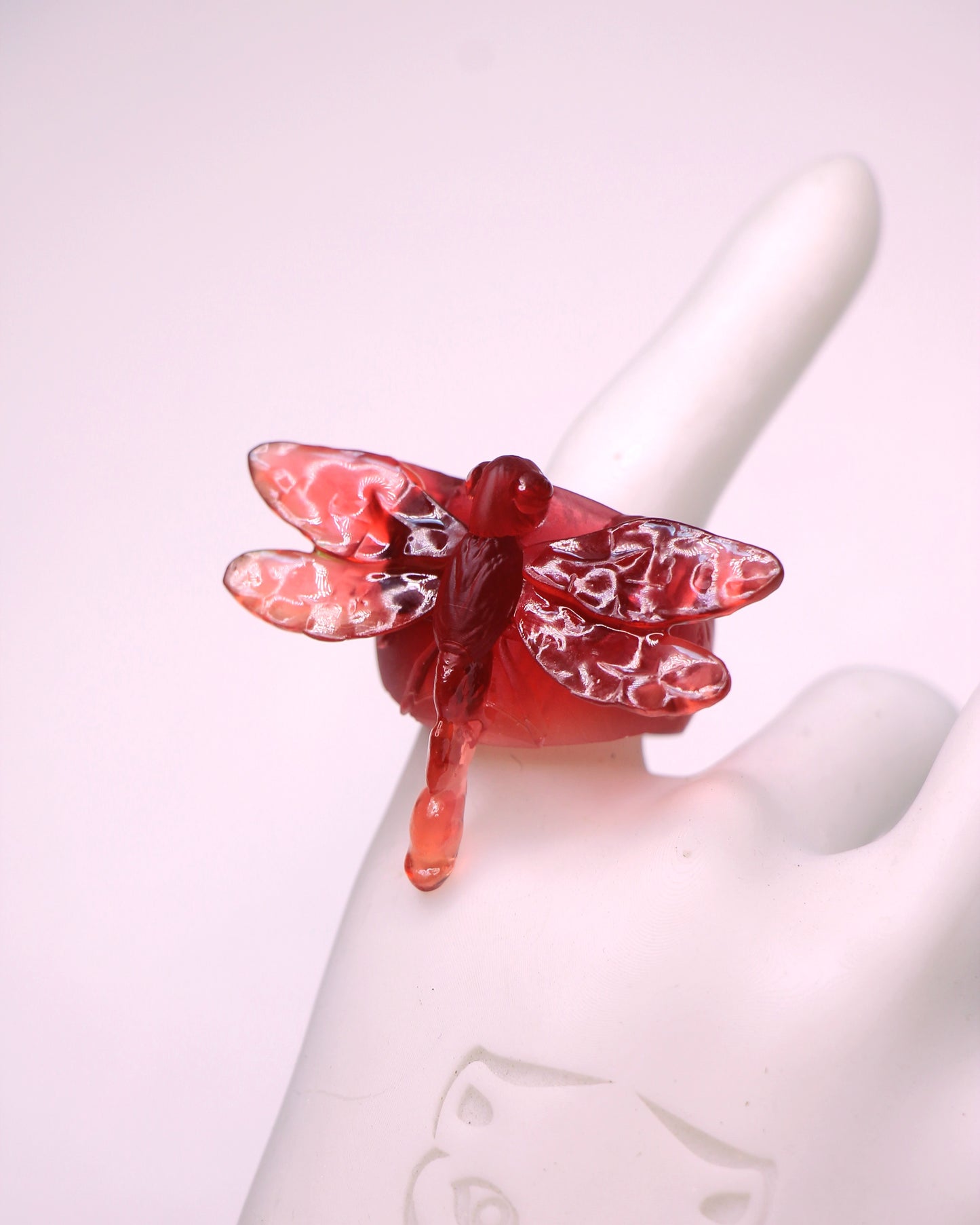 Anillos rojo translucido