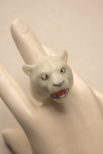 Cargar imagen en el visor de la galería, Anillo Jaguar blanco
